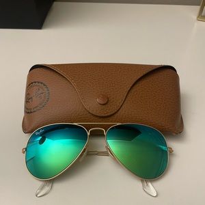 Green Mirror Ray-Ban Aviator Sunglasses